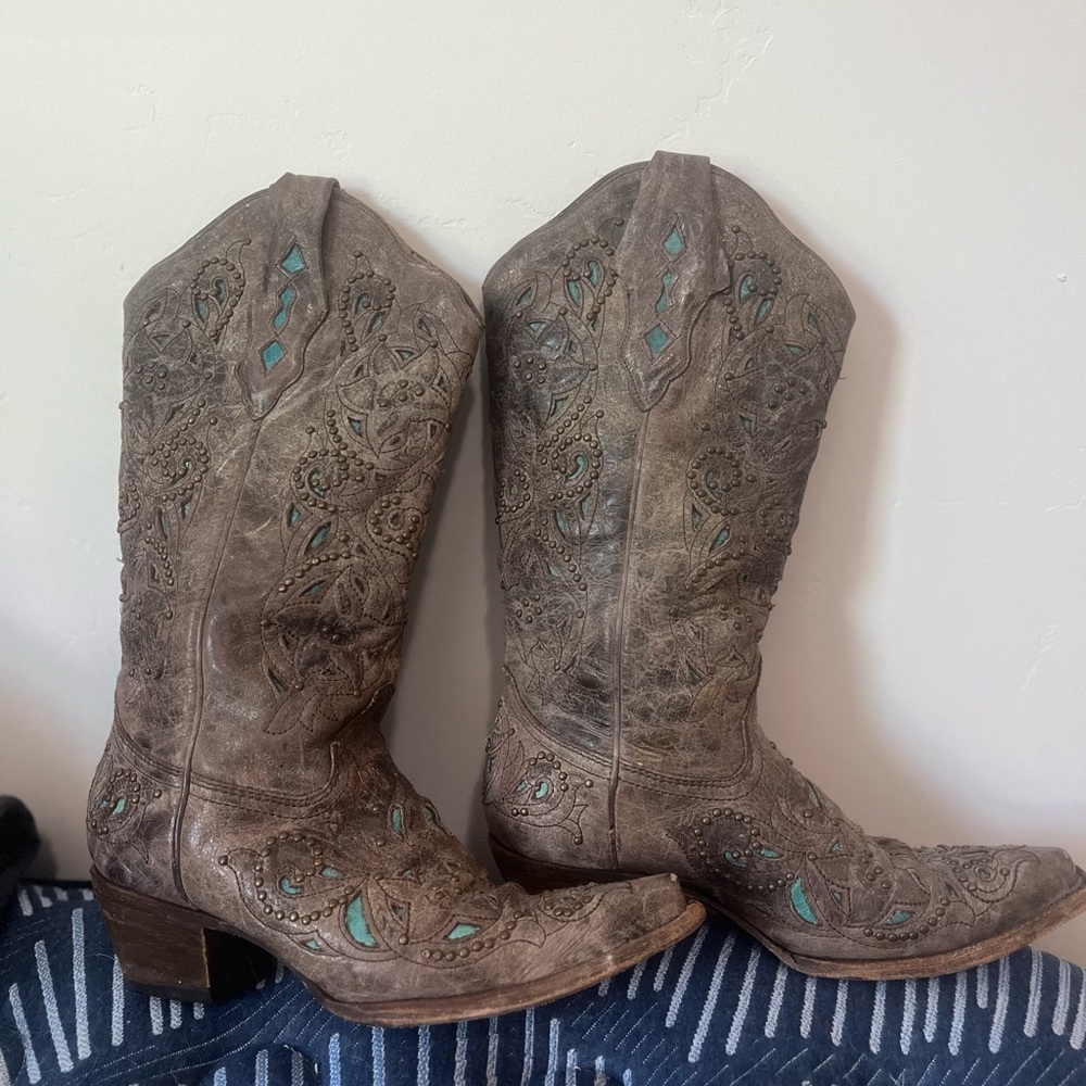 Corral vintage Grey/brown with turquoise accent cowgirl boots. Size 8.5M.